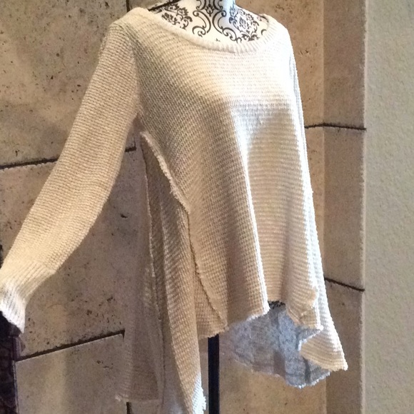 Beautiful long sleeve sweater - Picture 3 of 7